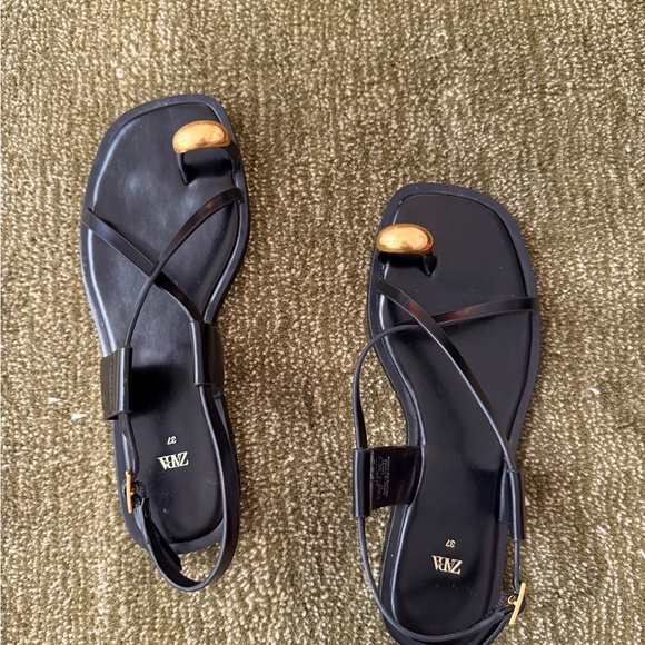 Zara - Strapy Black Sandals with Gold Toe - Picture 4 of 6